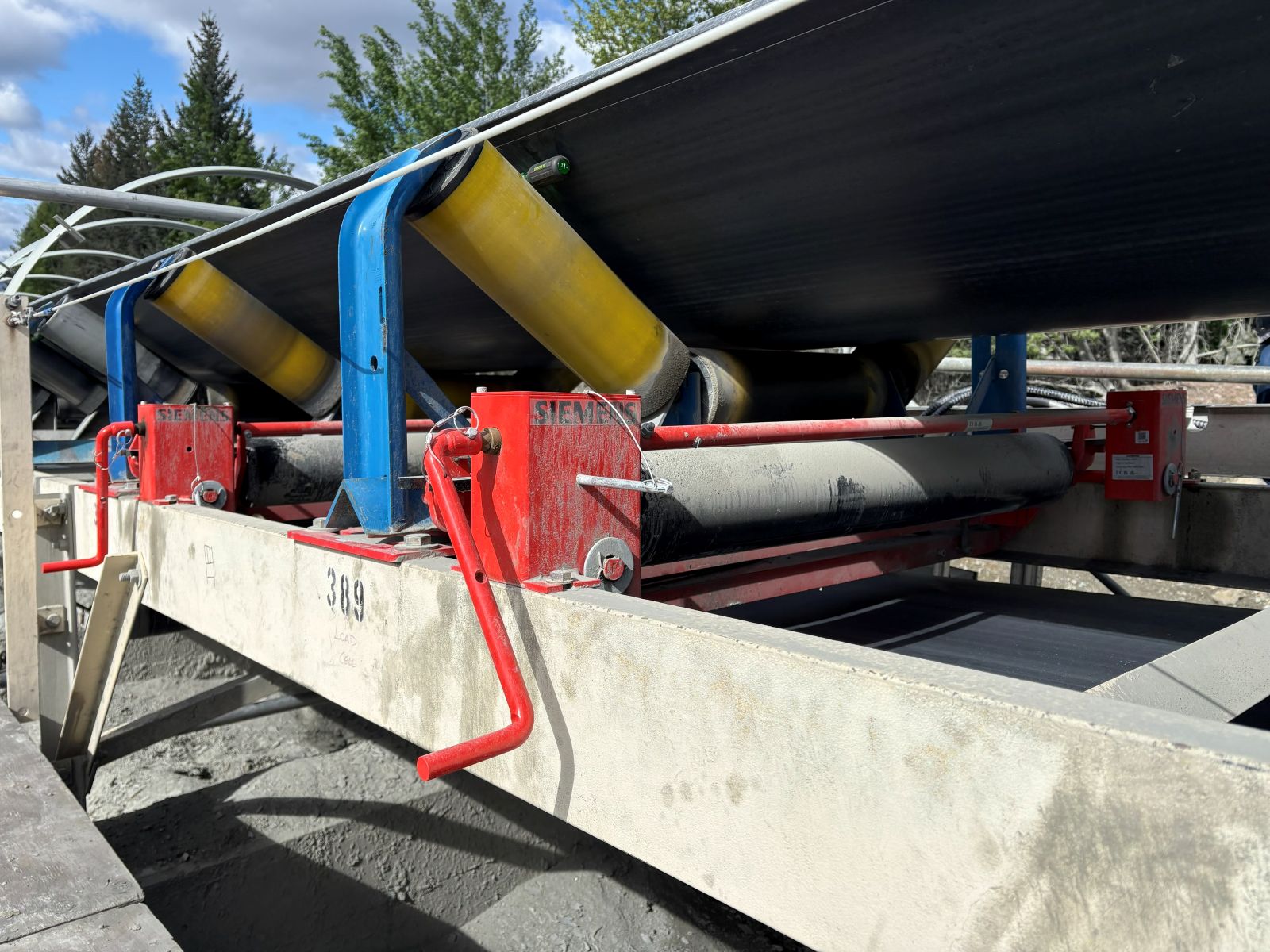 Siemens belt scale weighbridge installed on a conveyor
