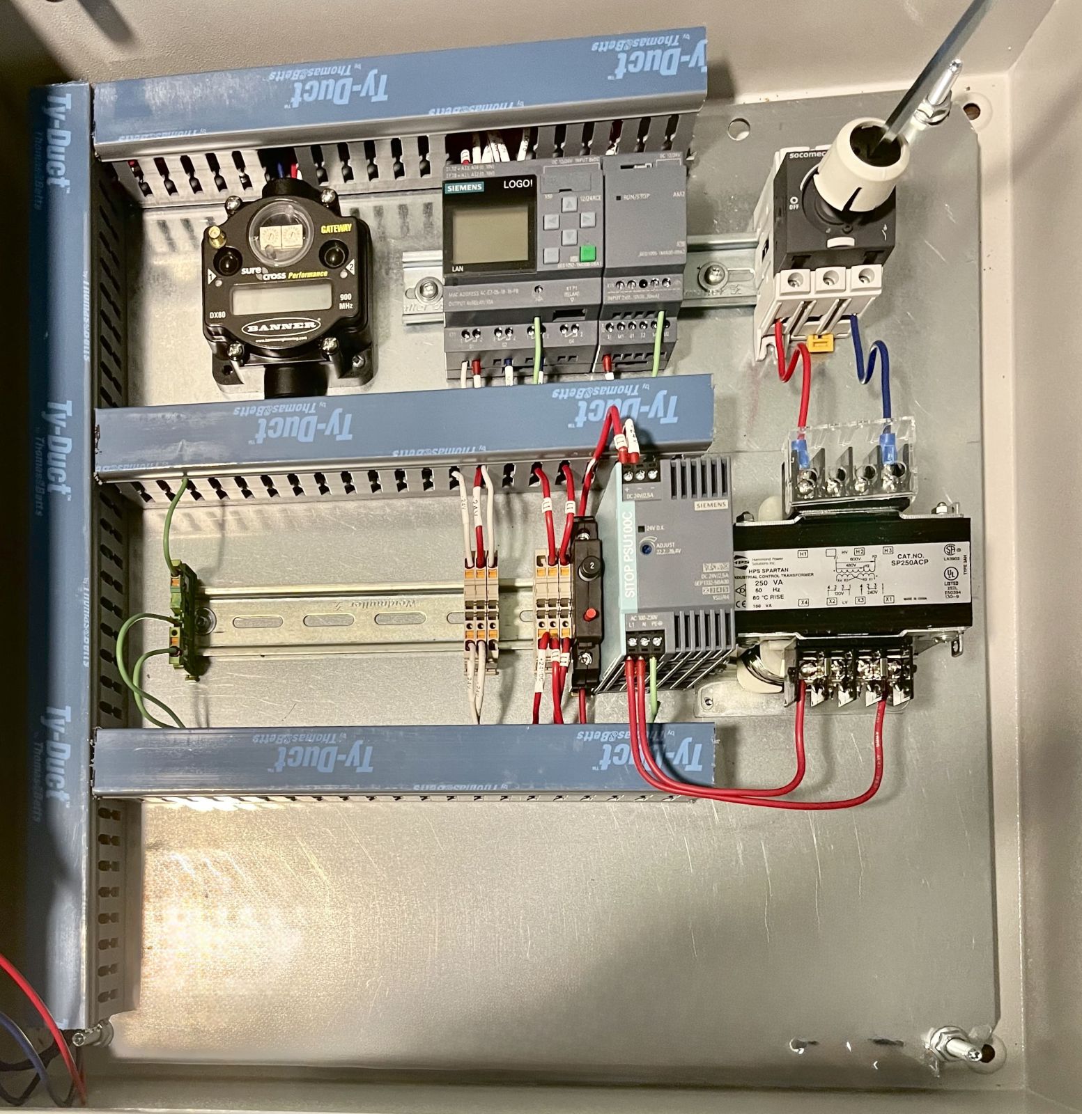 Control panel build with Siemens LOGO! controller and SITOP power supply